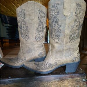 Roper Women’s Riley Cowboy Boots - Tan & Black Embroidered Western Style